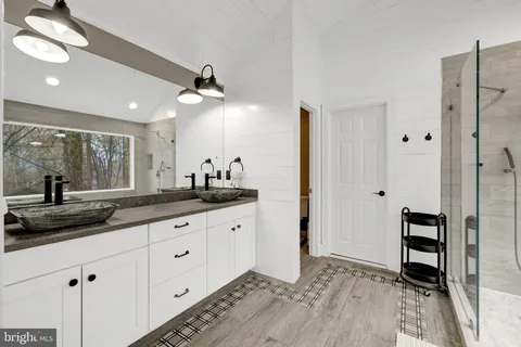 $1,000,000 | 24154 Corktree Lane, Aldie, VA 20105