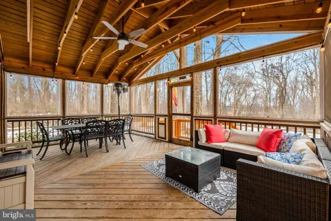 $1,000,000 | 24154 Corktree Lane, Aldie, VA 20105