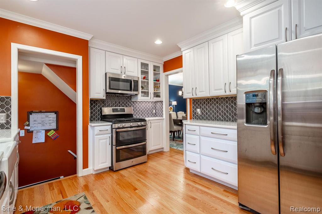 1015 Hawthorne Road Grosse Pointe Woods, MI 48236 - Photo 10 of 40