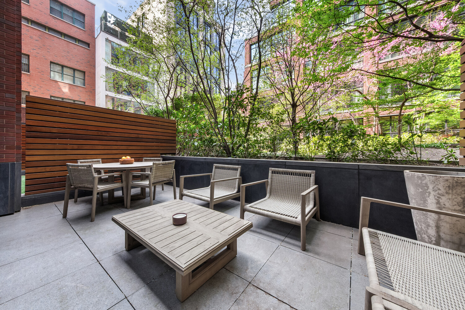 150 Charles Street, Unit M8 Manhattan, NY 10014 - Photo 16 of 24