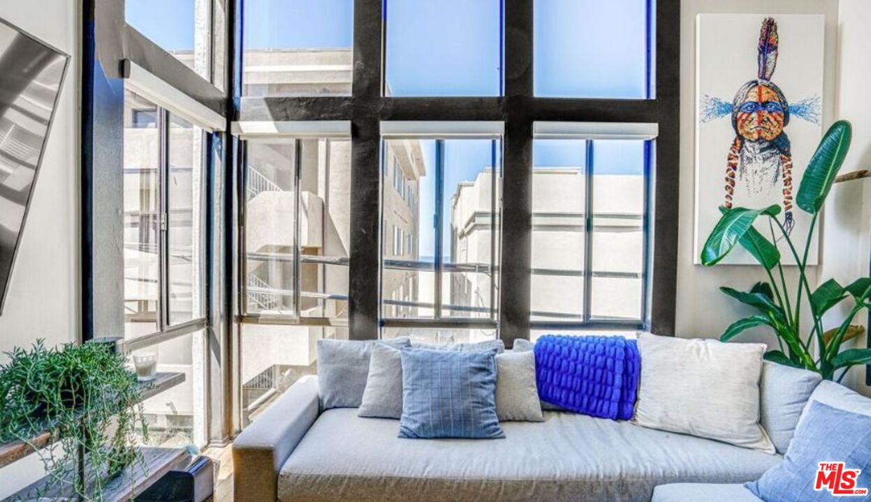 14 Mast Street, Unit 4 Marina del Rey, CA 90292 - Photo 5 of 14