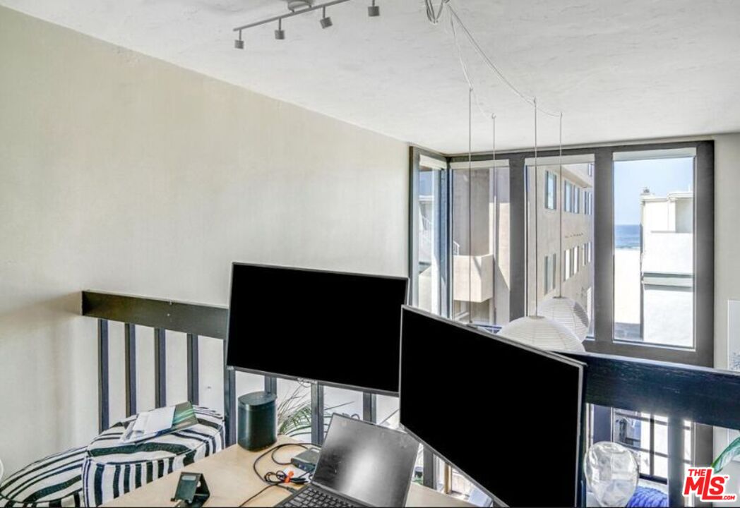 14 Mast Street, Unit 4 Marina del Rey, CA 90292 - Photo 9 of 14