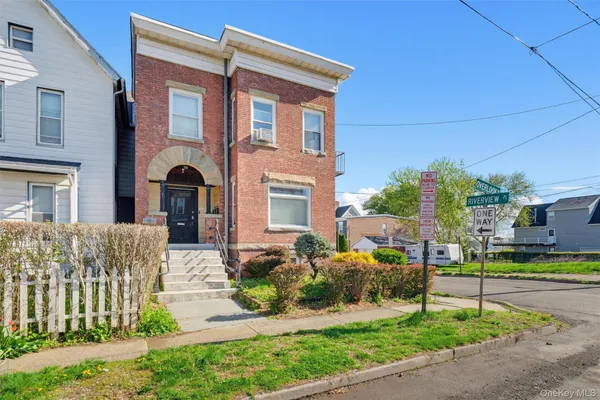 $2,200 | 22 Overlook Place, Newburgh, NY 12550