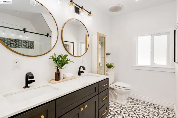 $1,098,000 | 2417 Palmetto Street, Oakland, CA 94602