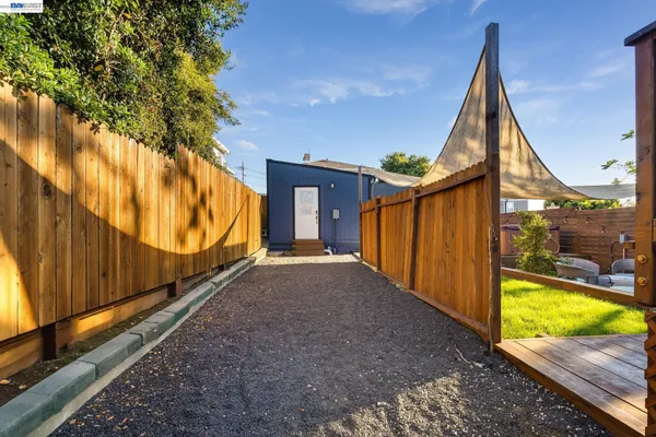 $1,098,000 | 2417 Palmetto Street, Oakland, CA 94602