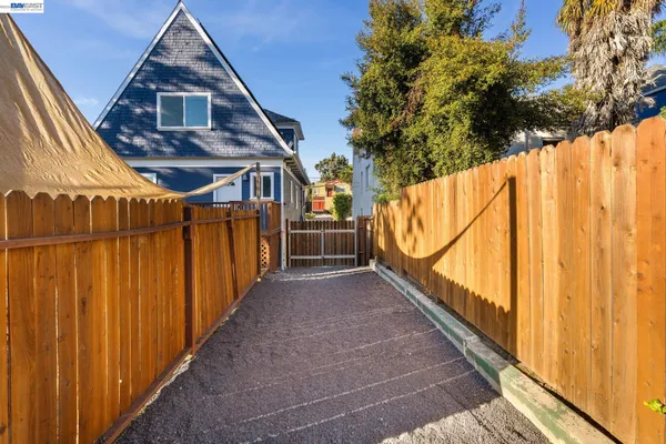 $1,098,000 | 2417 Palmetto Street, Oakland, CA 94602
