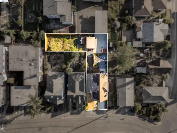 $1,098,000 | 2417 Palmetto Street, Oakland, CA 94602