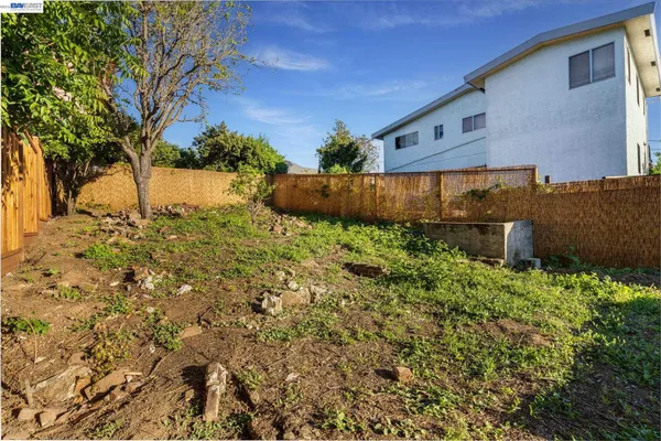 $1,098,000 | 2417 Palmetto Street, Oakland, CA 94602