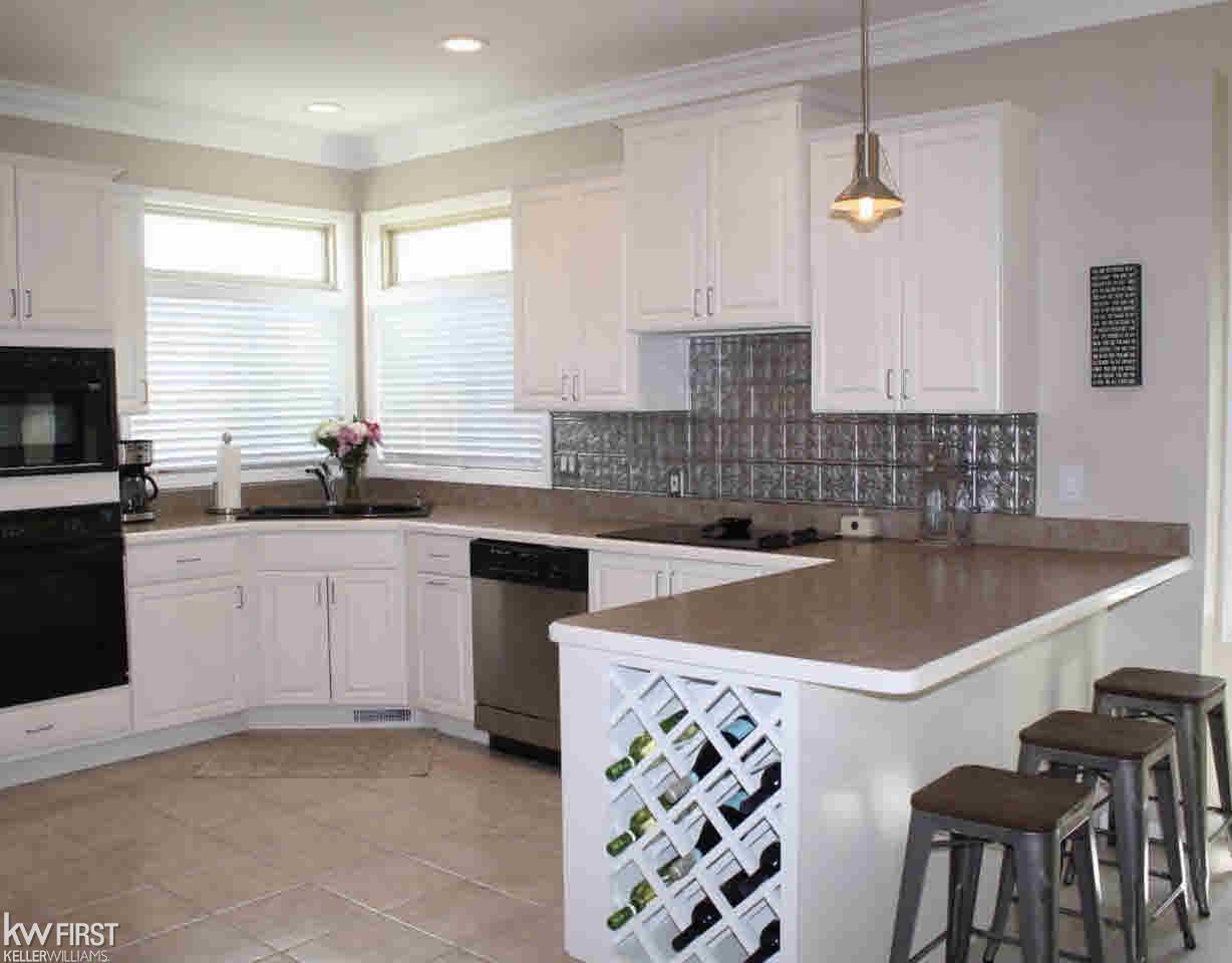 3955 Fieldview Road Lake Orion, MI 48360 - Photo 5 of 23 21300232-4.JPG