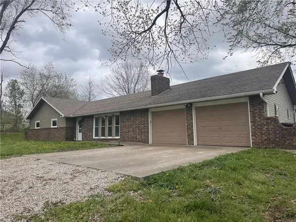 $525,000 | 17813 Thompson Road, Holt, MO 64048