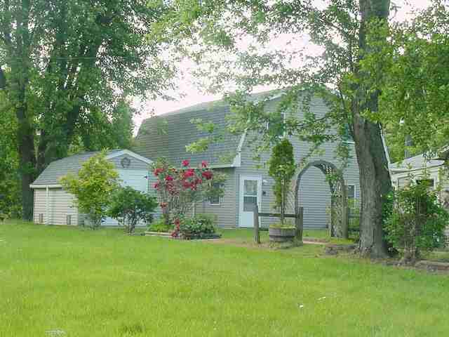 5022 Lakeshore Road Deckerville, MI 48427 - Photo 14 of 14 31008779-13.JPG