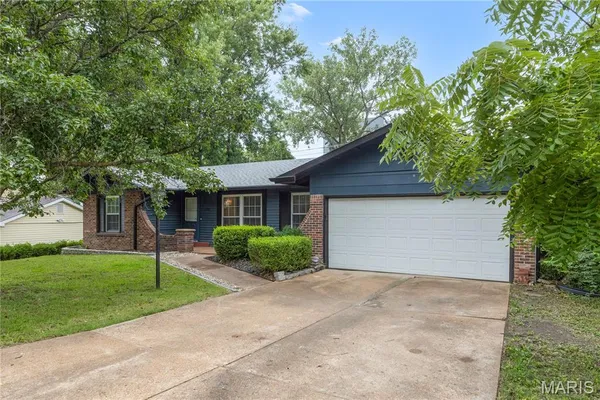 $315,000 | 1722 Roth Hill Drive, Maryland Heights, MO 63043