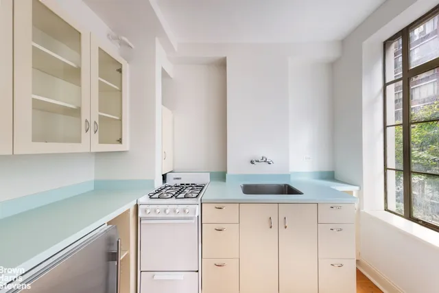 $649,000 | 333 West 56th Street, Unit 2E | Hell's Kitchen