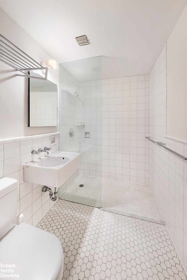 333 West 56th Street, Unit 2E Manhattan, NY 10019 - Photo 6 of 8