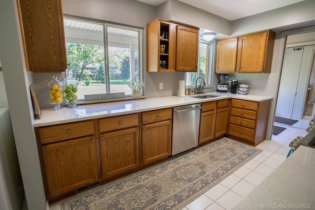 1596 Kingsmere Circle Rochester Hills, MI 48309 - Photo 4 of 23