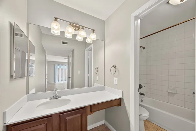 $146,900 | 10555 Turtlewood Court, Unit 210, Houston, TX 77072