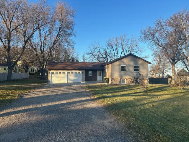 $329,900 | 1795 50th Avenue Northeast, Willmar, MN 56201