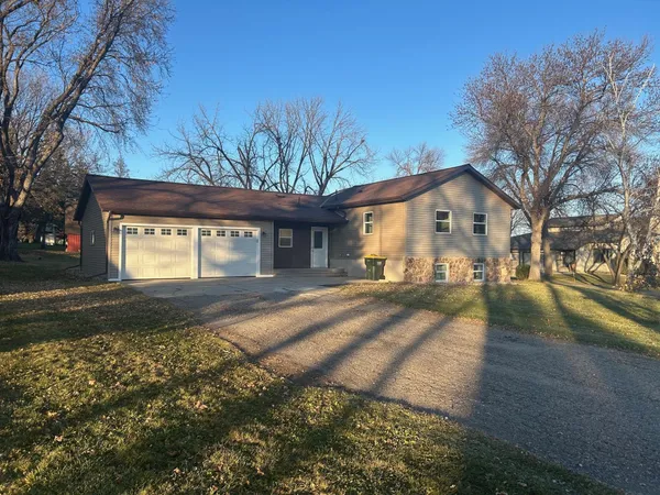 $329,900 | 1795 50th Avenue Northeast, Willmar, MN 56201