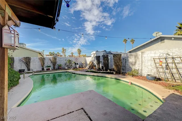 $379,000 | 6622 Baywood Avenue, Las Vegas, NV 89103