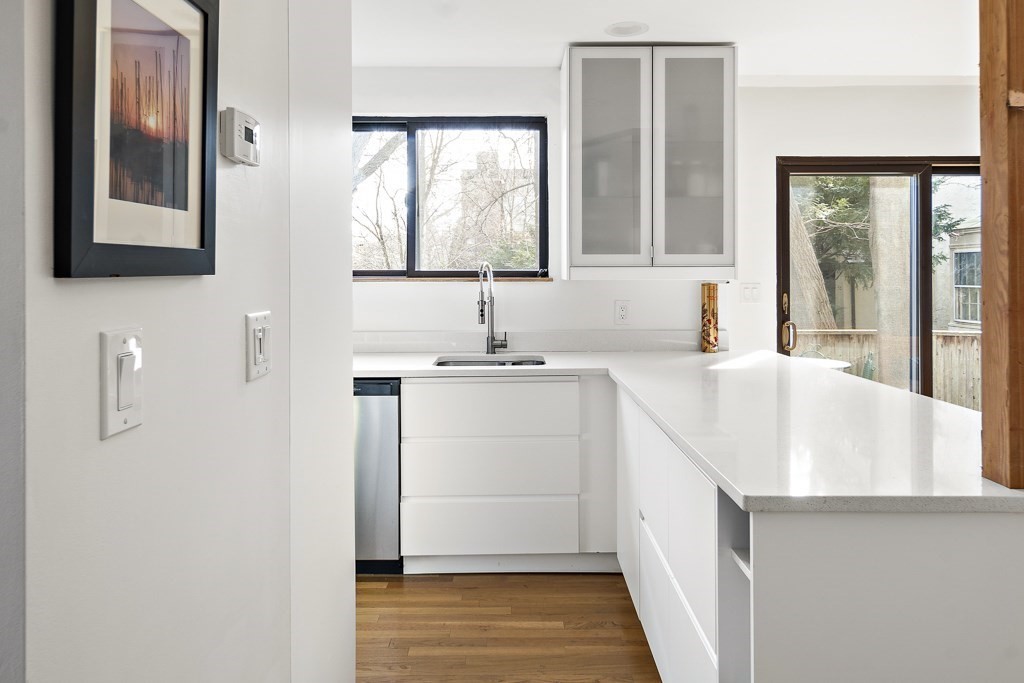 58 Garden Street, Unit F Cambridge, MA 02138 - Photo 4 of 25 a bathroom with a sink and a mirror