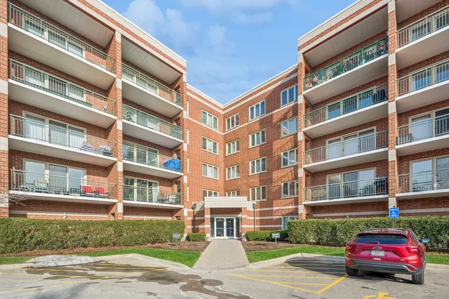 $330,000 | 6400 West Berteau Avenue, Unit 308, Chicago, IL 60634