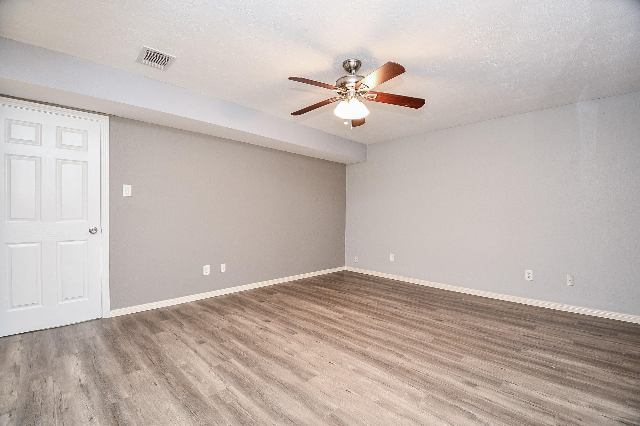 2331 Wren Meadow Road Richmond, TX 77406 - Photo 19 of 37 Secondary view of large primary suite.