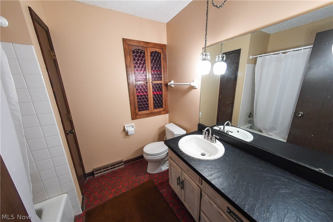 7157 State Road Wadsworth, OH 44281 - Photo 10 of 24