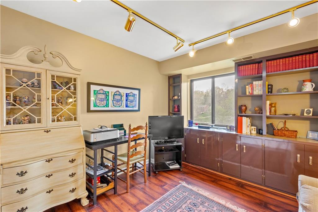 1500 Cochran Road, Unit 804 Pittsburgh, PA 15243 - Photo 16 of 25 Gallery Image 16