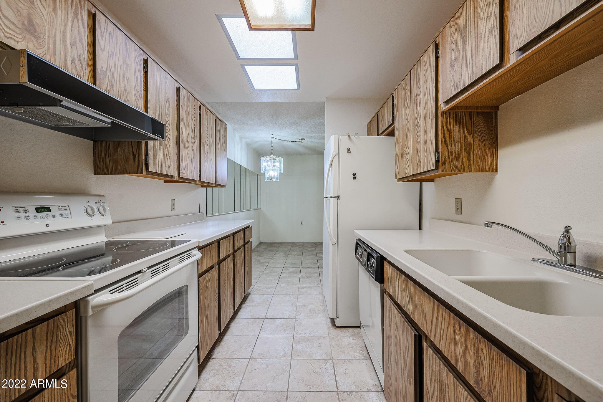 14300 West Bell Road, Unit 73 Surprise, AZ 85374 - Photo 5 of 28 KITCHEN