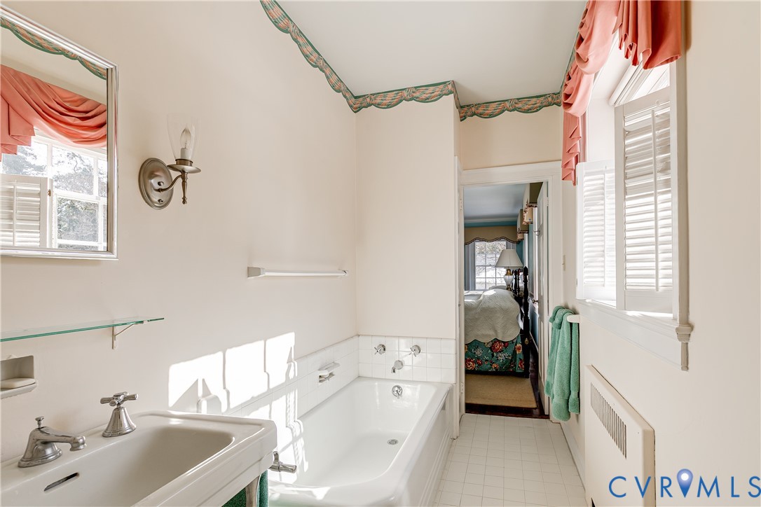 6 Tapoan Road Richmond, VA 23226 - Photo 22 of 39 Ceramic baths in great shape