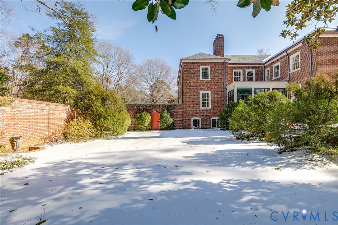 6 Tapoan Road Richmond, VA 23226 - Photo 34 of 39 Large flat yard with brick wall