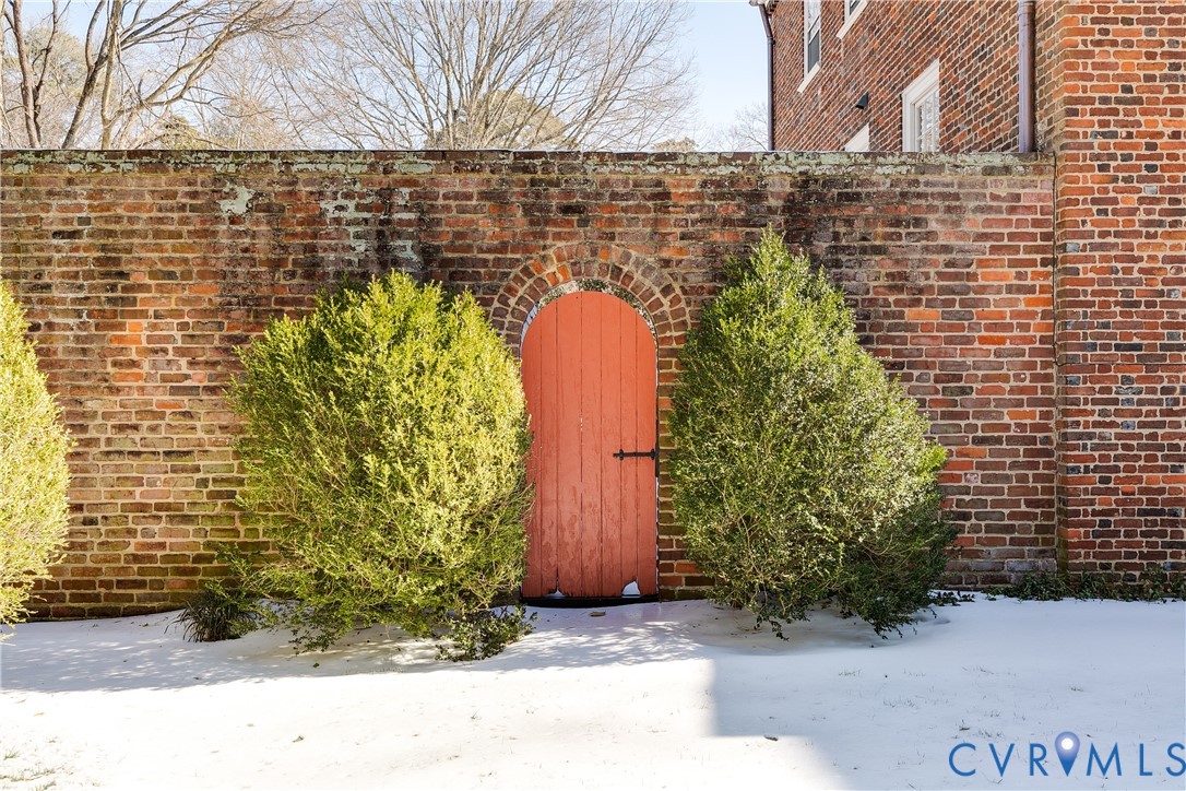 6 Tapoan Road Richmond, VA 23226 - Photo 35 of 39 Charming gate connects to other side of grounds to