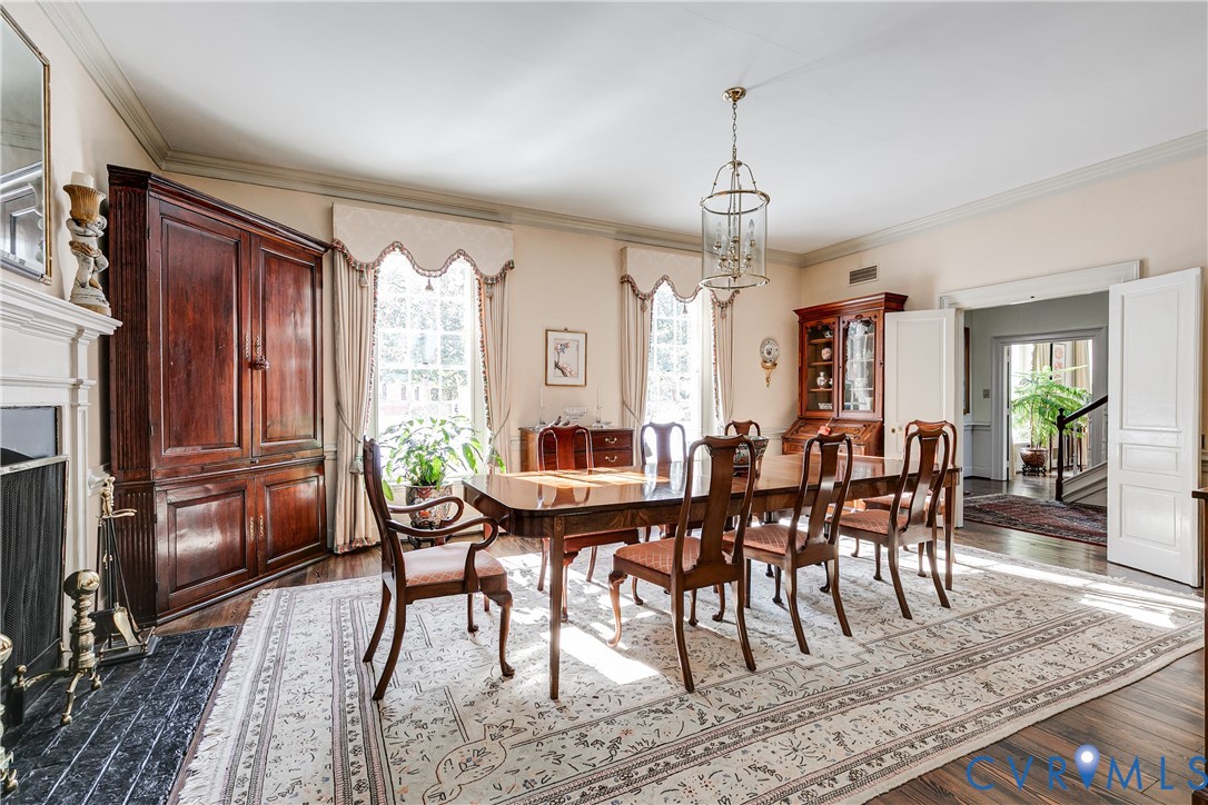 6 Tapoan Road Richmond, VA 23226 - Photo 8 of 39 Bright windows with wavy glass and fireplace