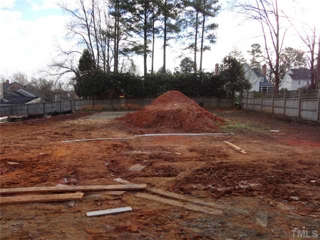 106 Berkshire Road Raleigh, NC 27608 - Photo 3 of 3
