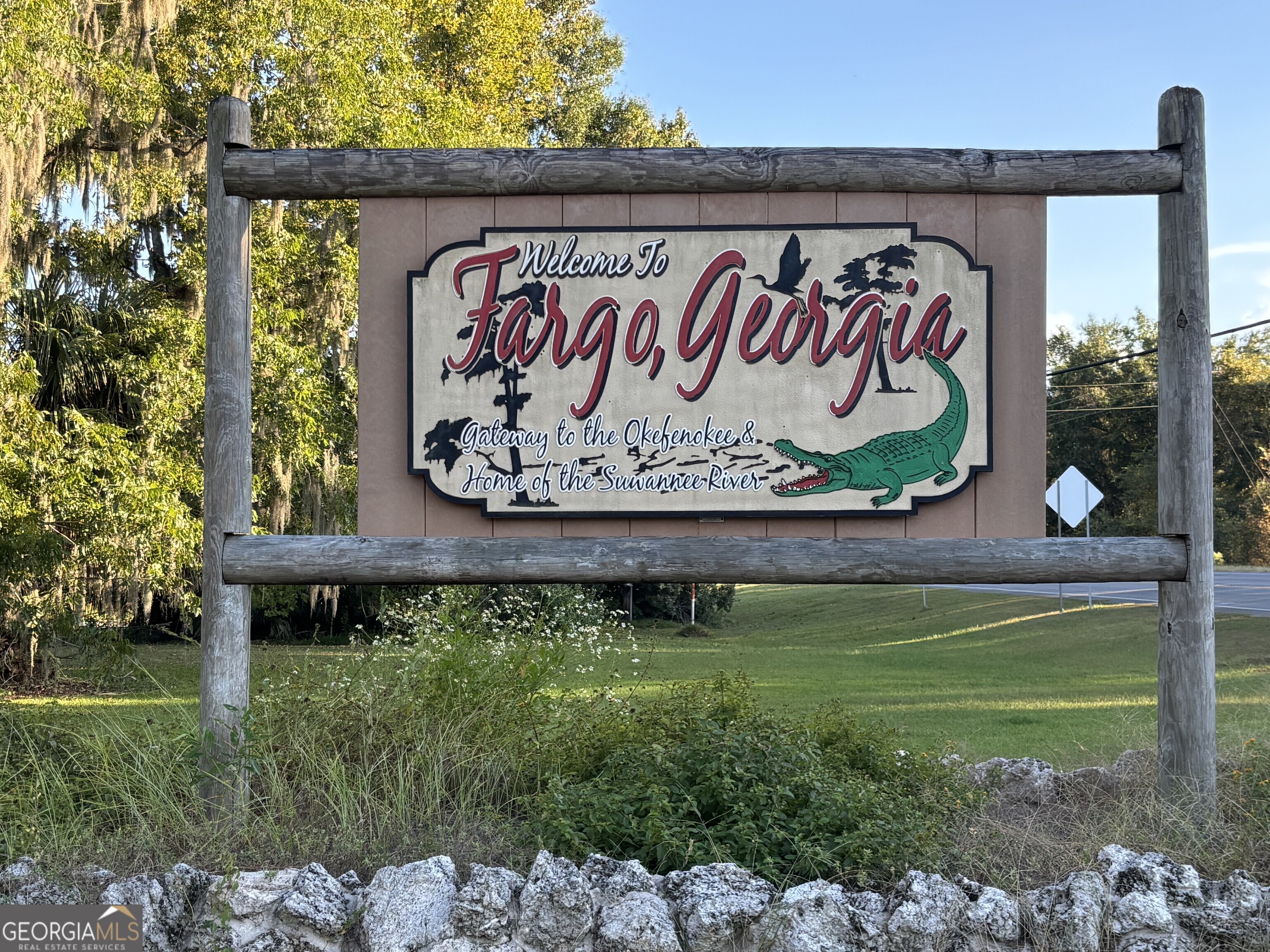 729 Highway 441 Fargo, GA 31631 - Photo 18 of 26 a sign that is on a pole