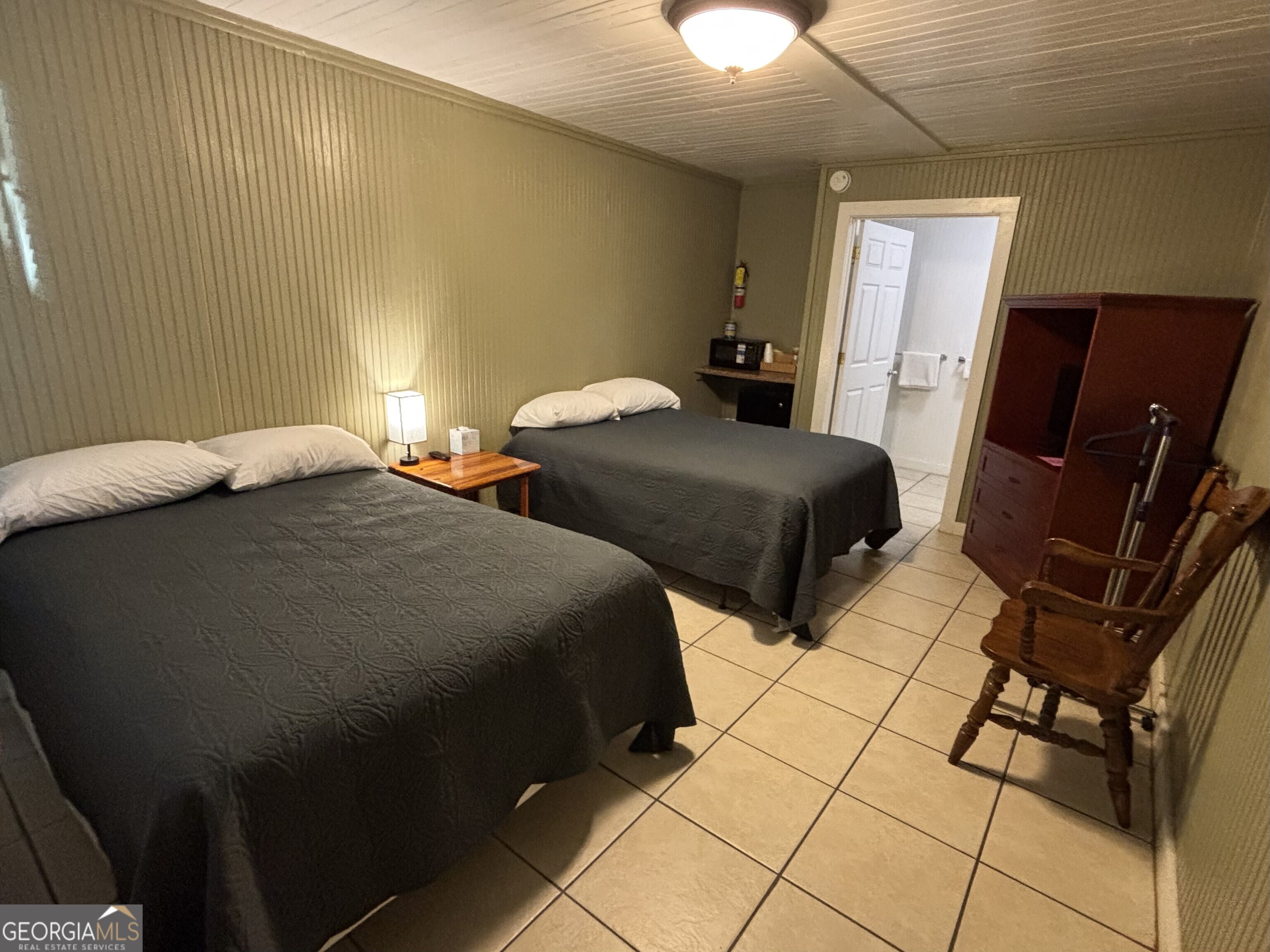 729 Highway 441 Fargo, GA 31631 - Photo 6 of 26 a bedroom with two beds and a desk