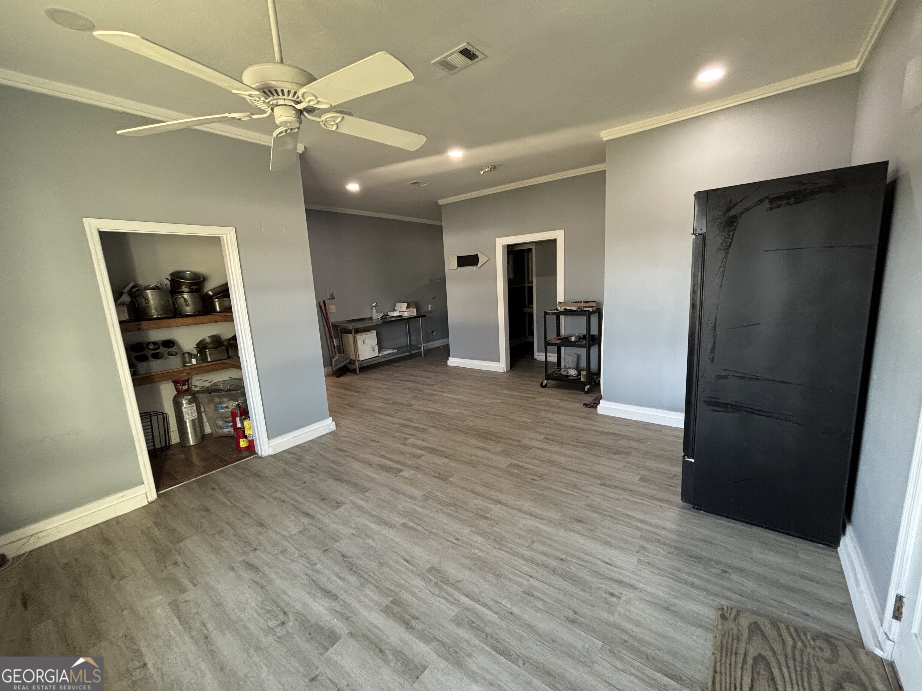 729 Highway 441 Fargo, GA 31631 - Photo 10 of 26 a view of a livingroom with a furniture