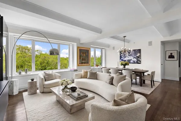 $3,650,000 | 1212 5th Avenue, Unit 8B | Upper Carnegie Hill