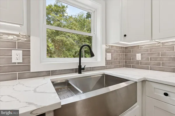 a close view of sink and tap