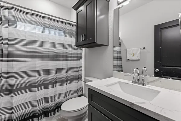 $2,550 | 4435 Maggie Street, Unit B, Houston, TX 77051