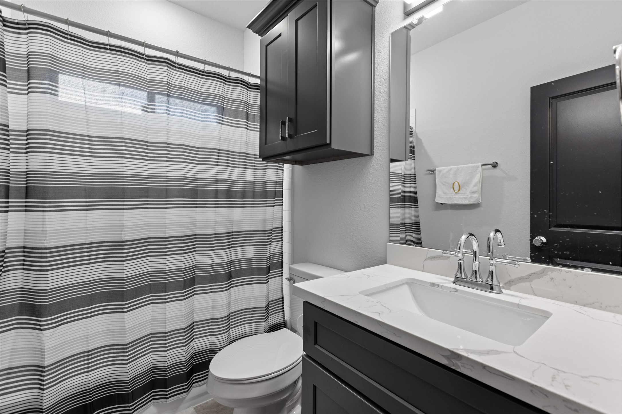 4435 Maggie Street, Unit B Houston, TX 77051 - Photo 28 of 37 En-suite bathroom is well-lit, spacious, and has a tub and shower - perfect for guests or little ones!
