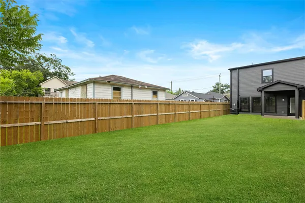 $2,550 | 4435 Maggie Street, Unit B, Houston, TX 77051
