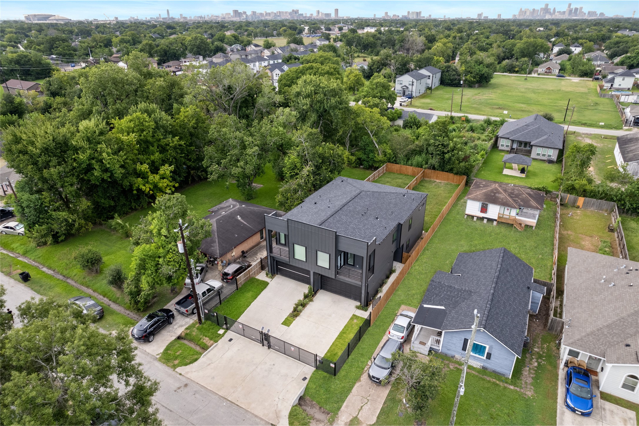 4435 Maggie Street, Unit B Houston, TX 77051 - Photo 33 of 37