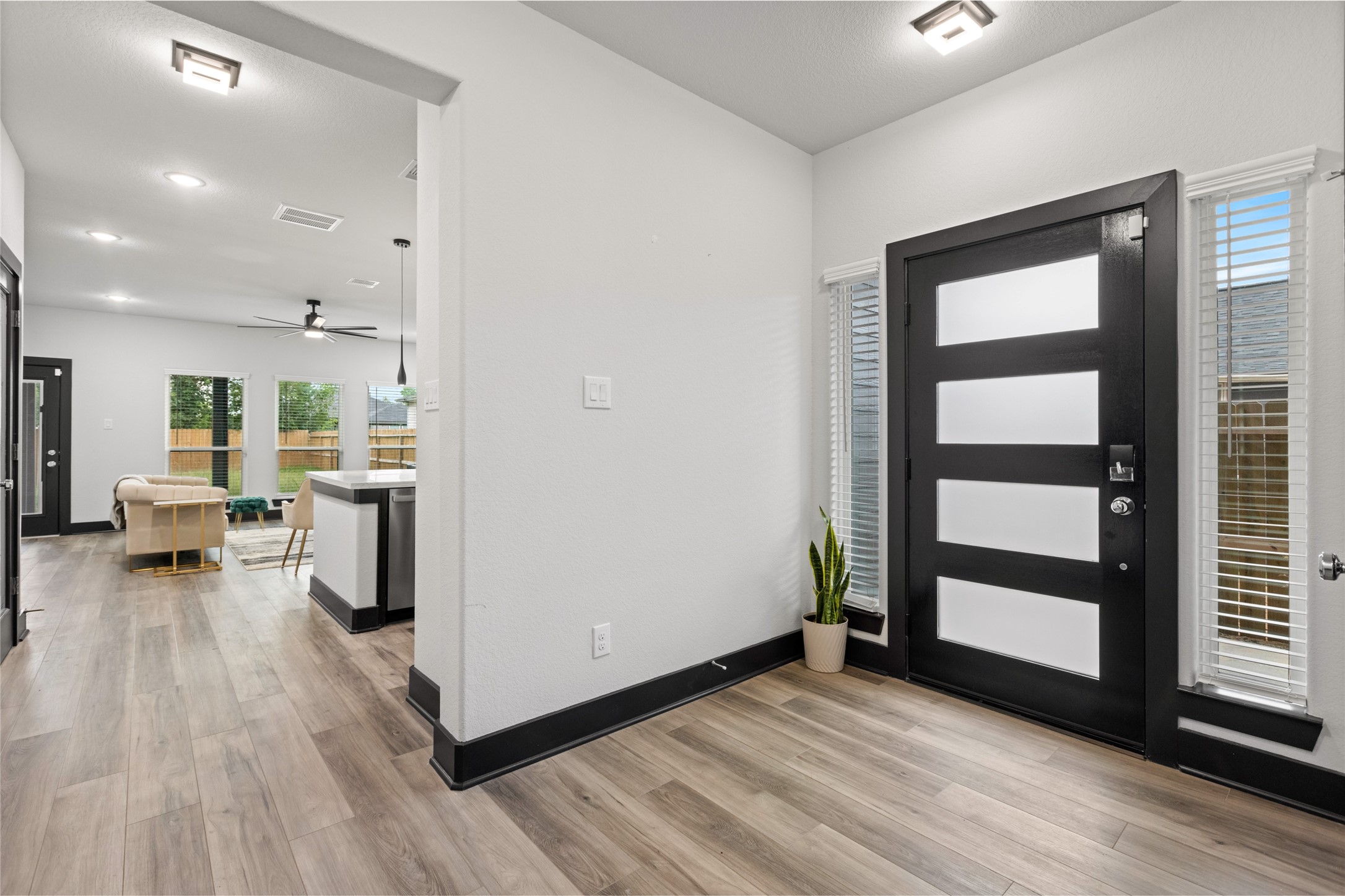 4435 Maggie Street, Unit B Houston, TX 77051 - Photo 5 of 37