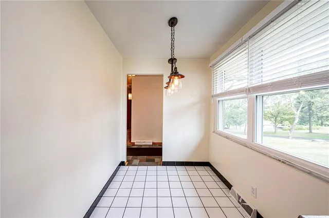 a view of empty room with window