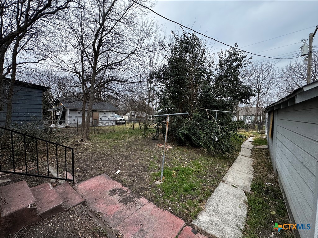 1010 South 17th Street Temple, TX 76504 - Photo 25 of 30 a view of a backyard with pathway