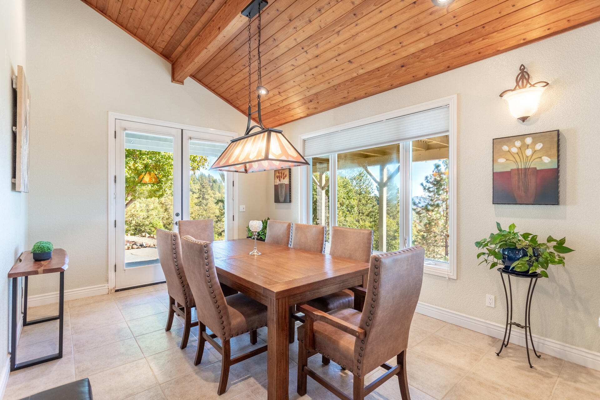19200 Mountain Maple Road Lakehead, CA 96051 - Photo 13 of 42 Dining Room