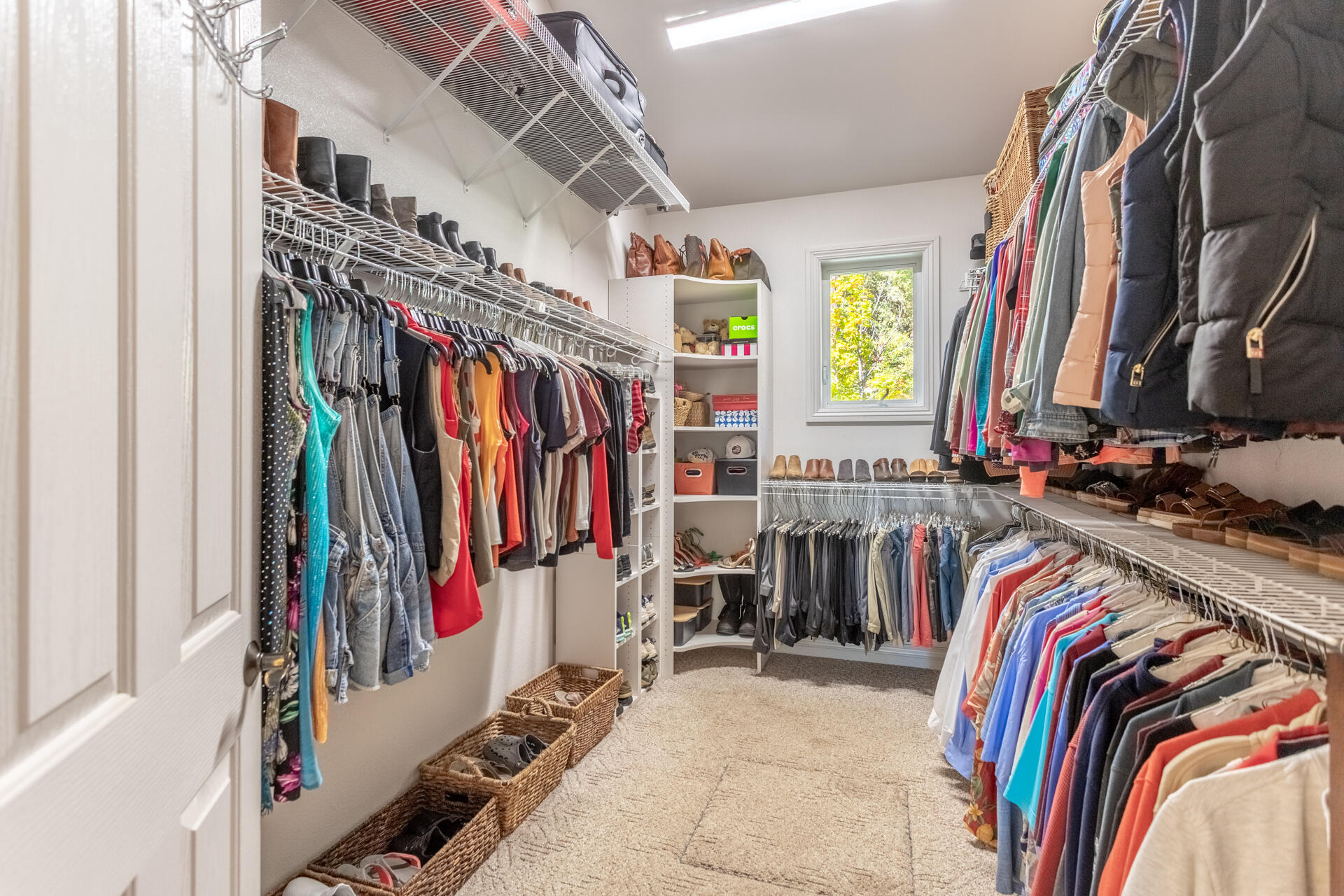 19200 Mountain Maple Road Lakehead, CA 96051 - Photo 17 of 42 Walk-in Closet