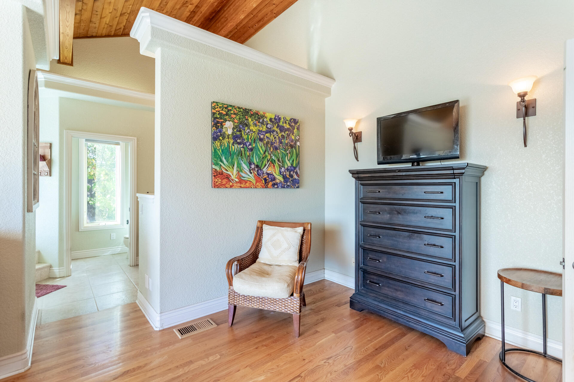 19200 Mountain Maple Road Lakehead, CA 96051 - Photo 18 of 42 Primary Bedroom