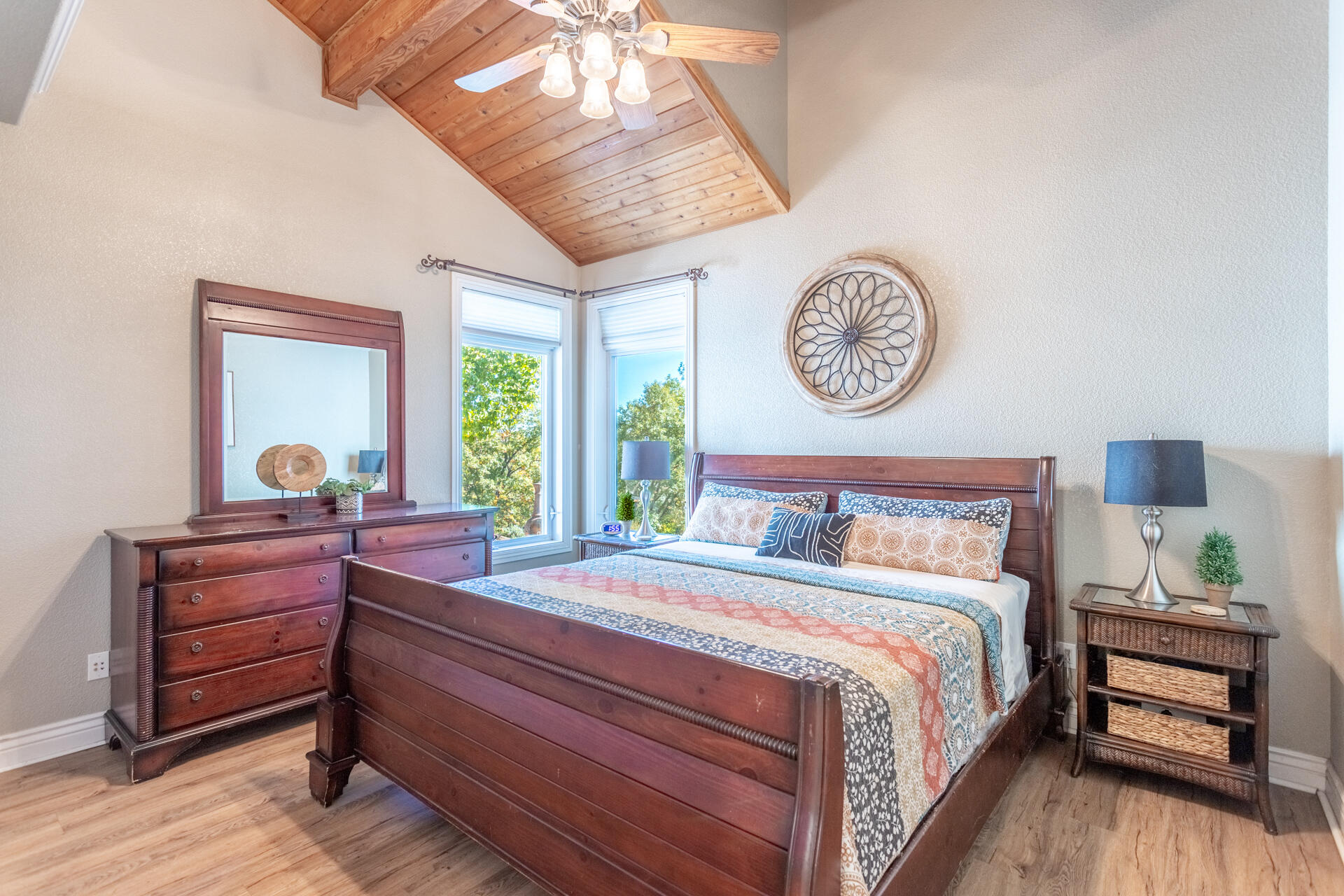 19200 Mountain Maple Road Lakehead, CA 96051 - Photo 20 of 42 Guest Room